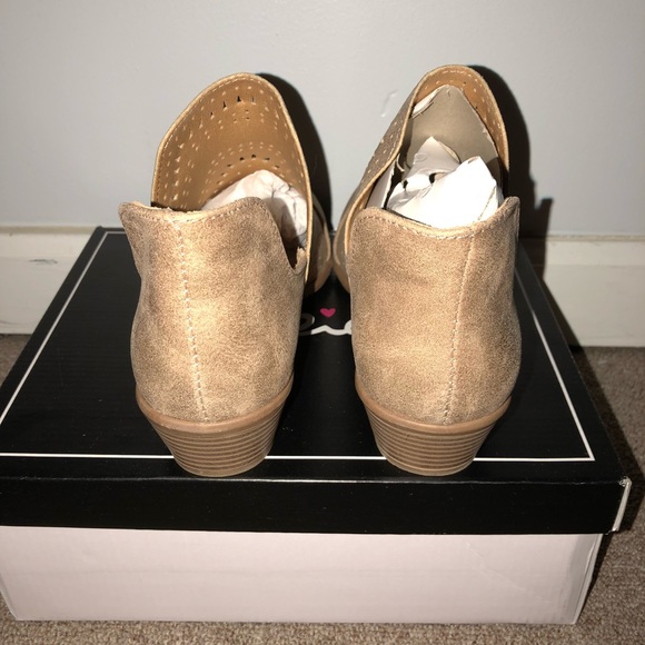 BRAND NEW SIZE 7.5 tan booties - Picture 3 of 4